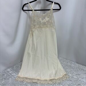 Vintage lady Lynne cream slip dress lace detail size 34